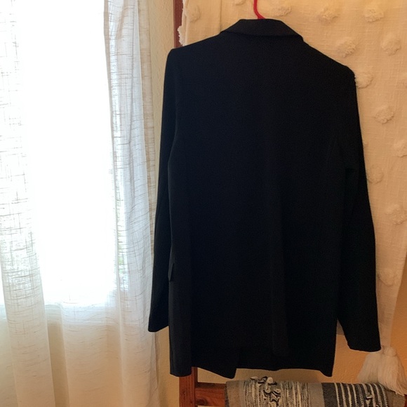 Uniqlo black blazer in excellent, used condition. - Picture 4 of 4